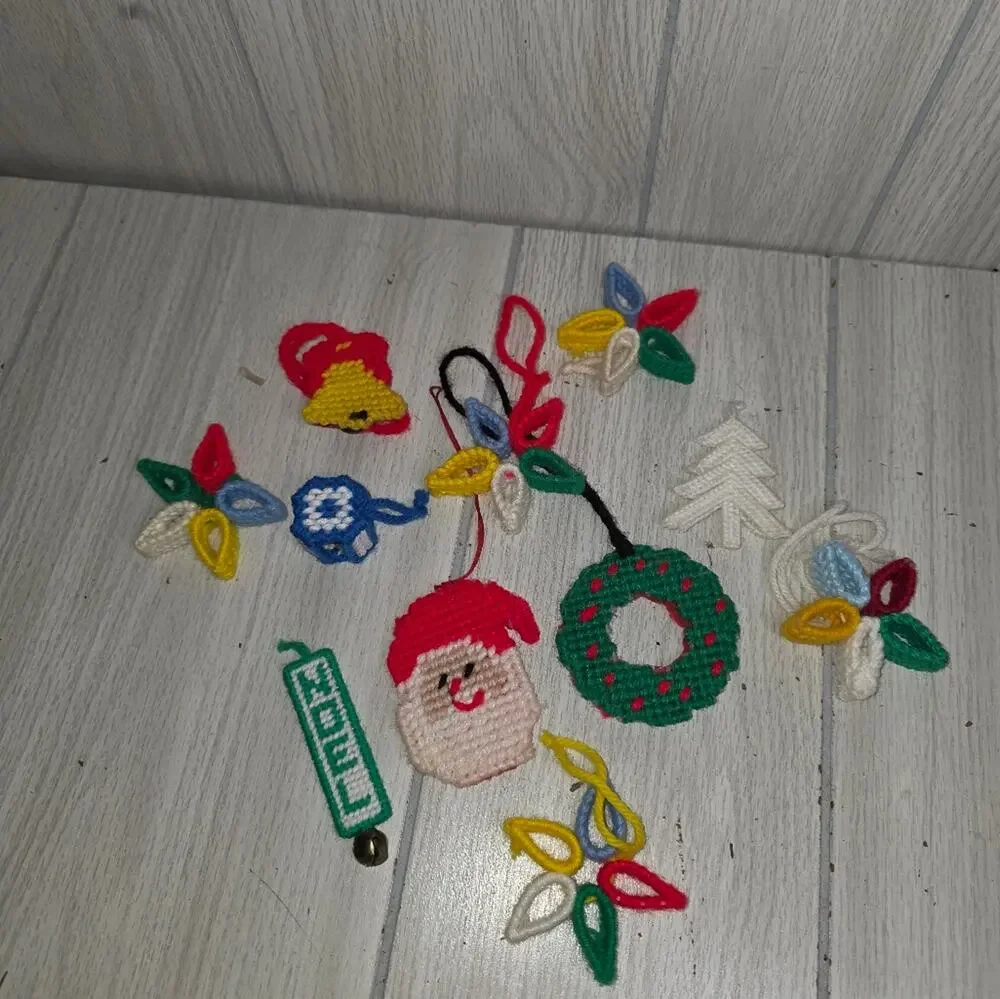 Vtg Handmade Mini Christmas Ornaments Holiday Decorations Country Retro Woven